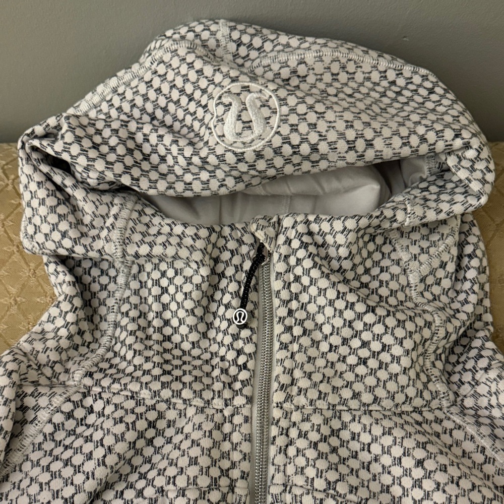 Lululemon scuba hoodie III White and black Dottie eyelet. Size 12. EUC